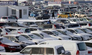 С нового года в страну нельзя будет завозить машины с экологическими нормами ниже Евро-5. Фото: REUTERS