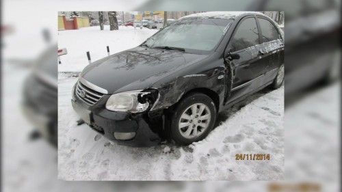 Первый снегопад в Украине принес множество аварий.