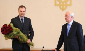Новому министру придется найти покупателей «бумажек» Кабмина Новому министру придется найти покупателей «бумажек» Кабмина