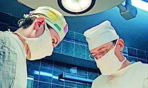 Из-за подорожания медицинских услуг страховщики подняли цены на полисы по медстрахованию. Фото: УНИАН