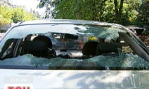 Страховщикам объяснили, что за поврежденные на акциях авто надо платить