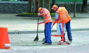 Городам придется рассчитывать только на свои силы, выручая пенсионеров. Фото: Алексей Солодунов