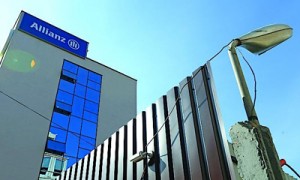 Allianz решила остаться лишь по ту сторону забора. Фото: Константин Мельницкий
