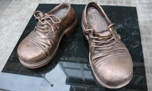 ПАМЯТНИК «БРОКБИЗНЕС - АГЕНТАМ»